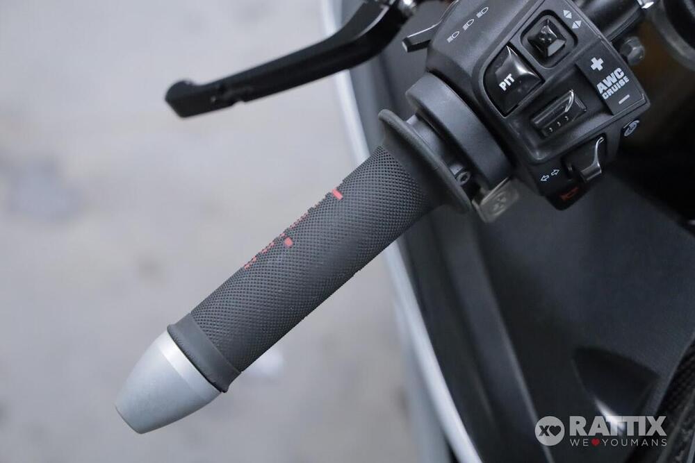 Aprilia RSV4 RF ABS (2015 - 17) (11)