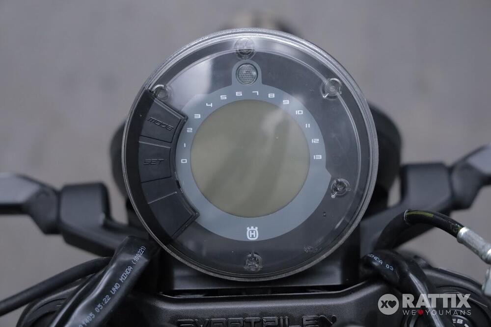 Husqvarna Svartpilen 401 (2021 - 23) (13)