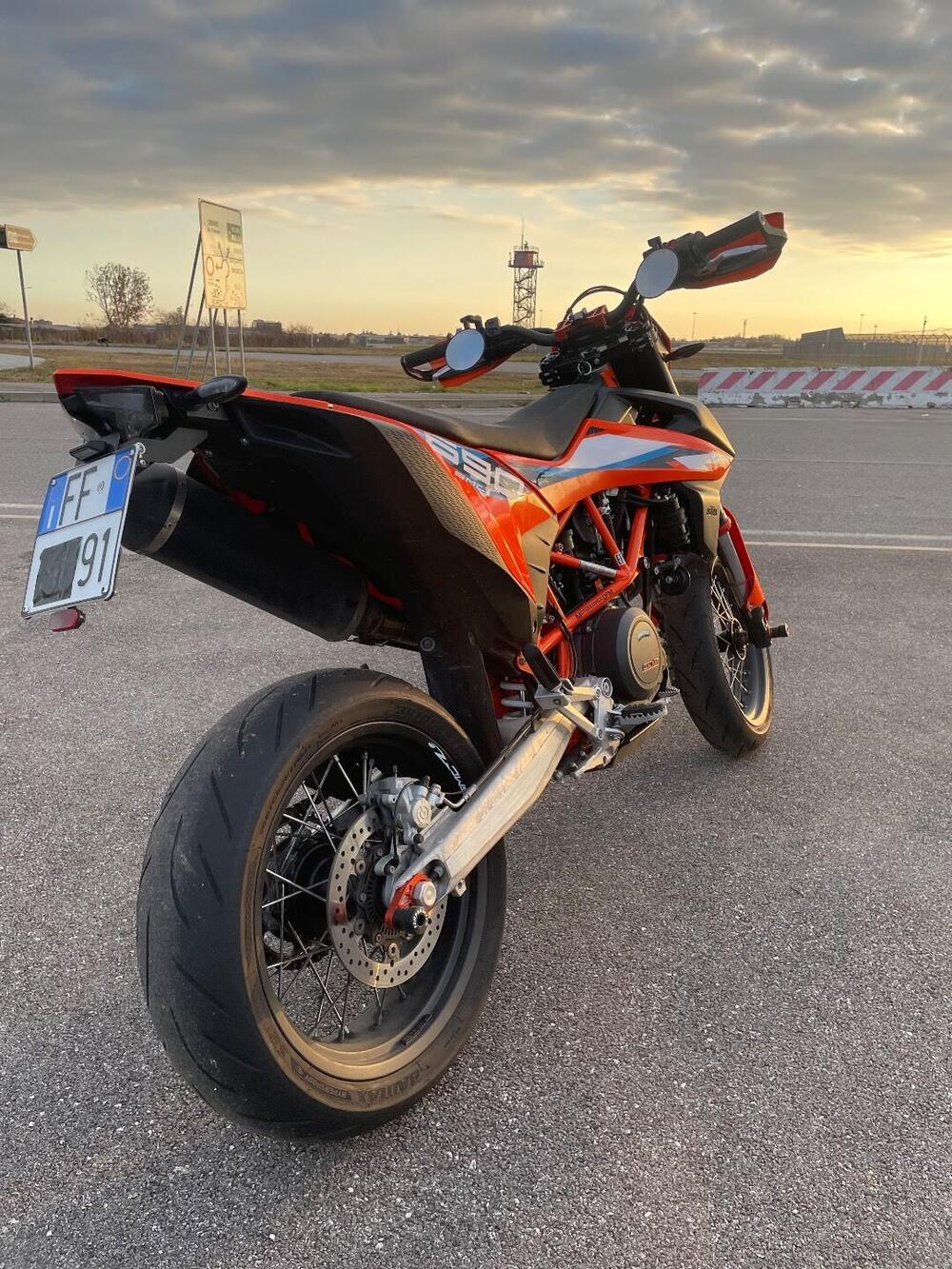 KTM 690 SMC R (2023 - 25) (3)