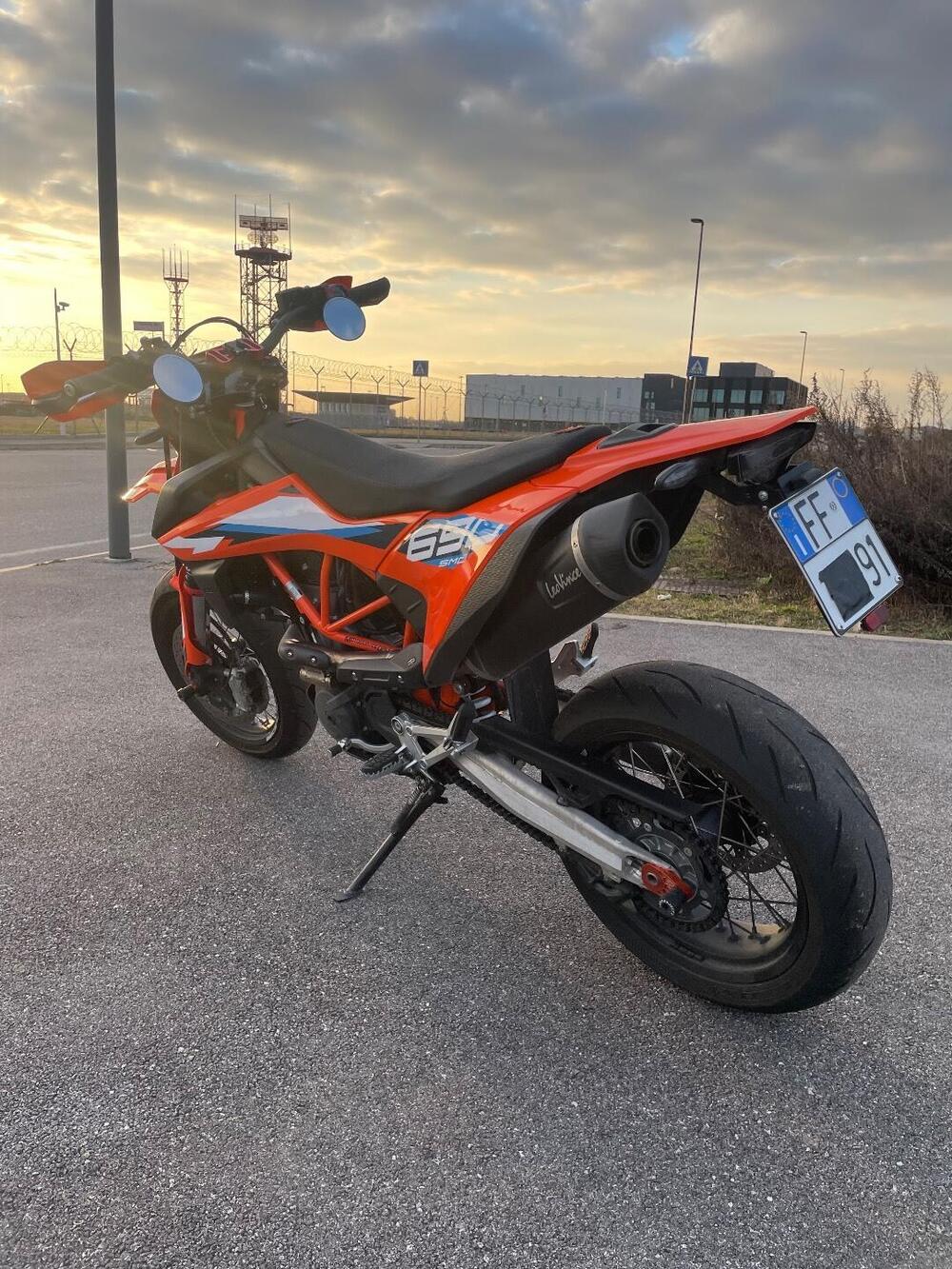 KTM 690 SMC R (2023 - 25) (4)