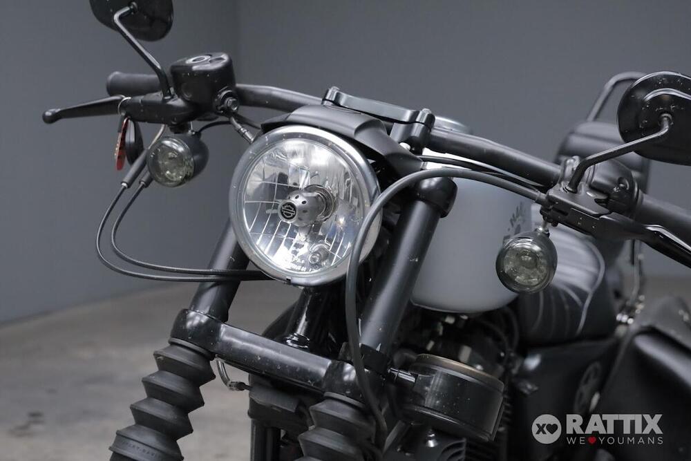 Harley-Davidson 883 Iron (2017 - 20) - XL 883N (6)