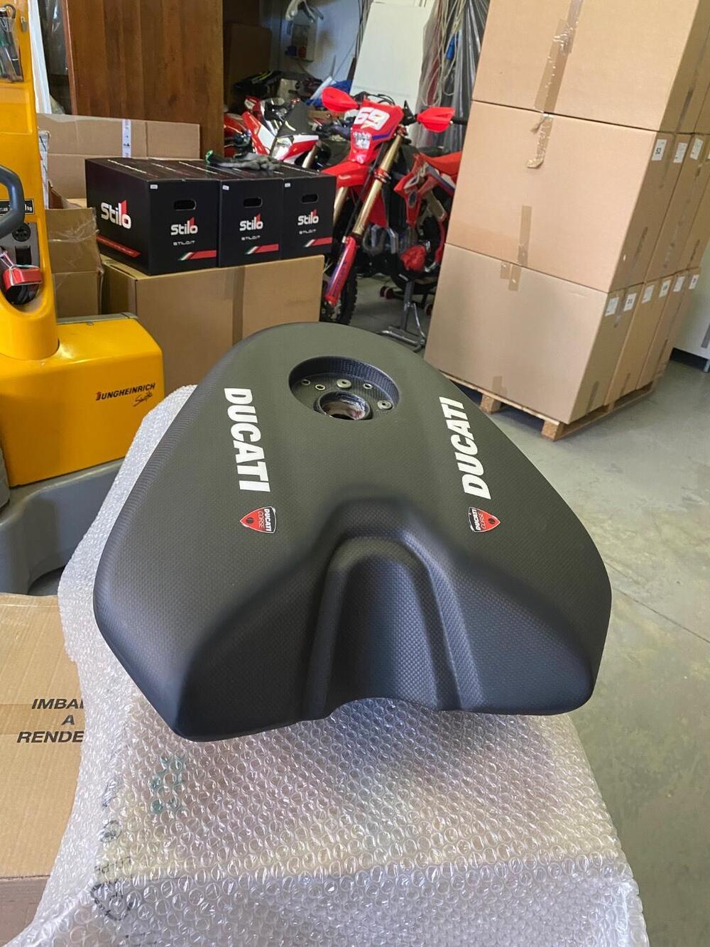 Serbatoio 1198r Ducati (2)