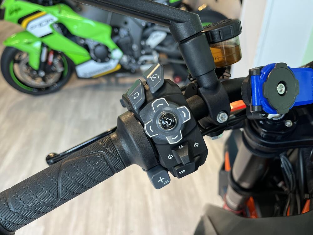 KTM 1290 Super Duke R (2022 - 23) (5)