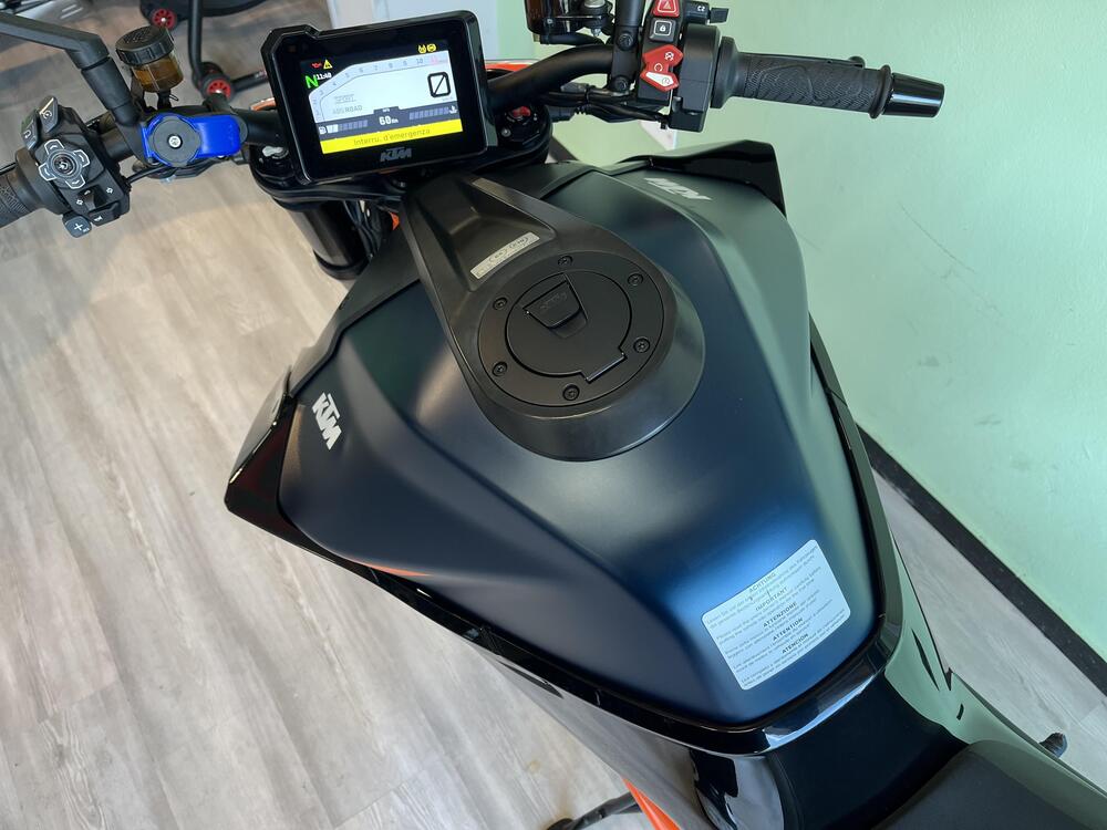 KTM 1290 Super Duke R (2022 - 23) (6)