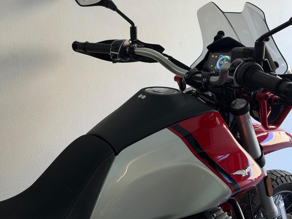 Moto Guzzi V85 TT Evocative Graphics (2021 - 23) (6)