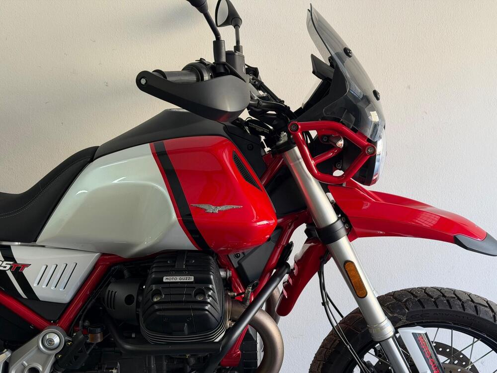 Moto Guzzi V85 TT Evocative Graphics (2021 - 23) (10)