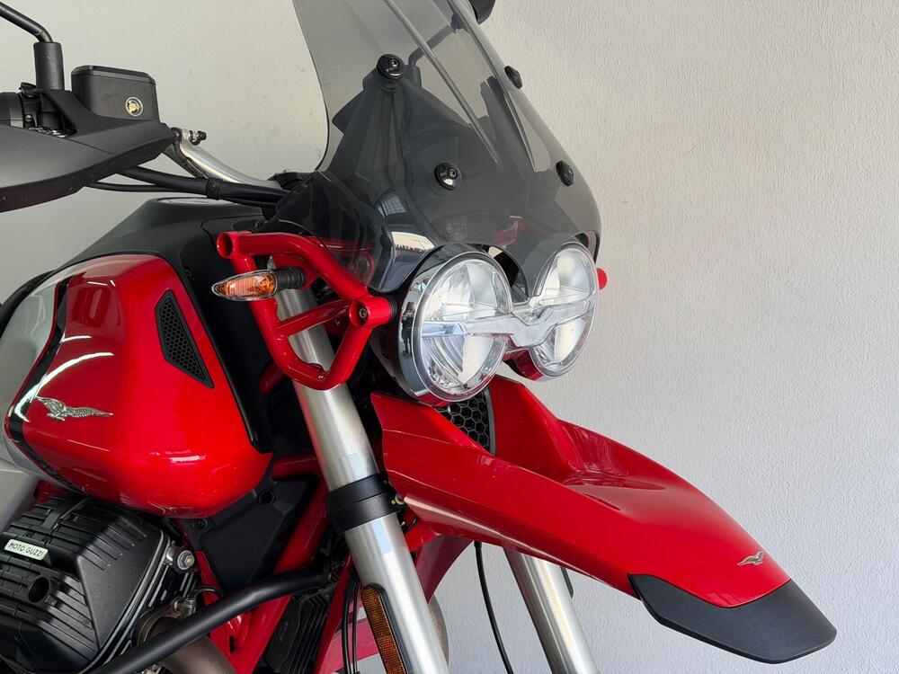 Moto Guzzi V85 TT Evocative Graphics (2021 - 23) (11)