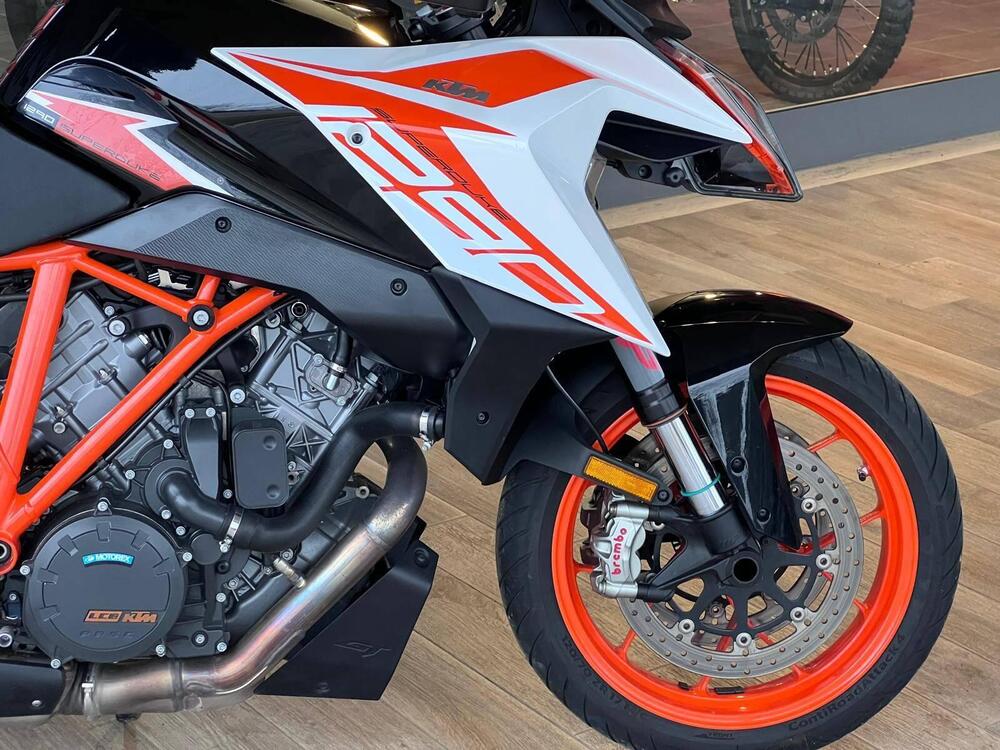KTM 1290 Super Duke GT (2021) (4)