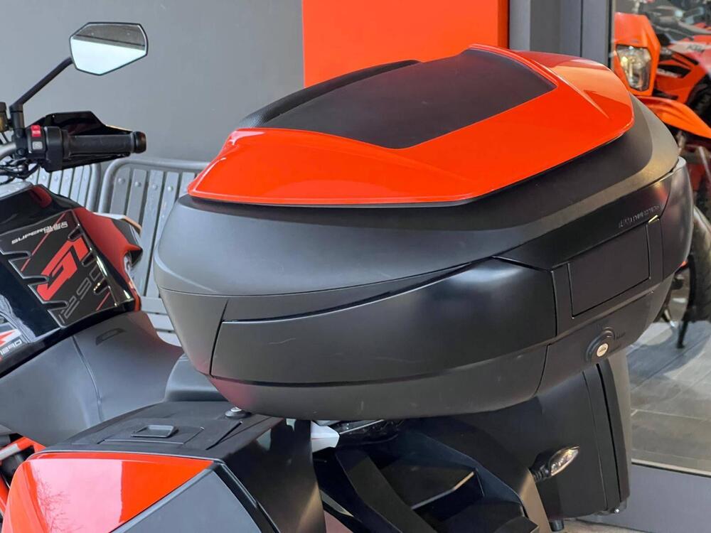 KTM 1290 Super Duke GT (2021) (12)