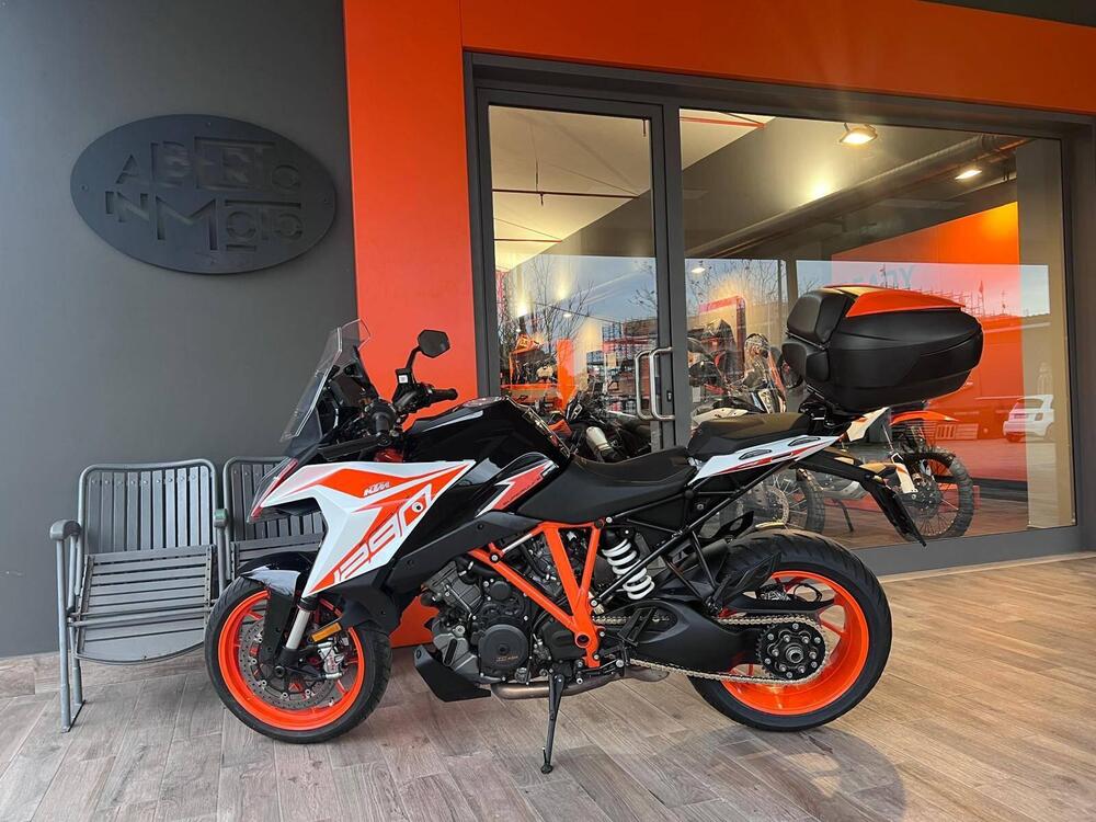 KTM 1290 Super Duke GT (2021) (2)