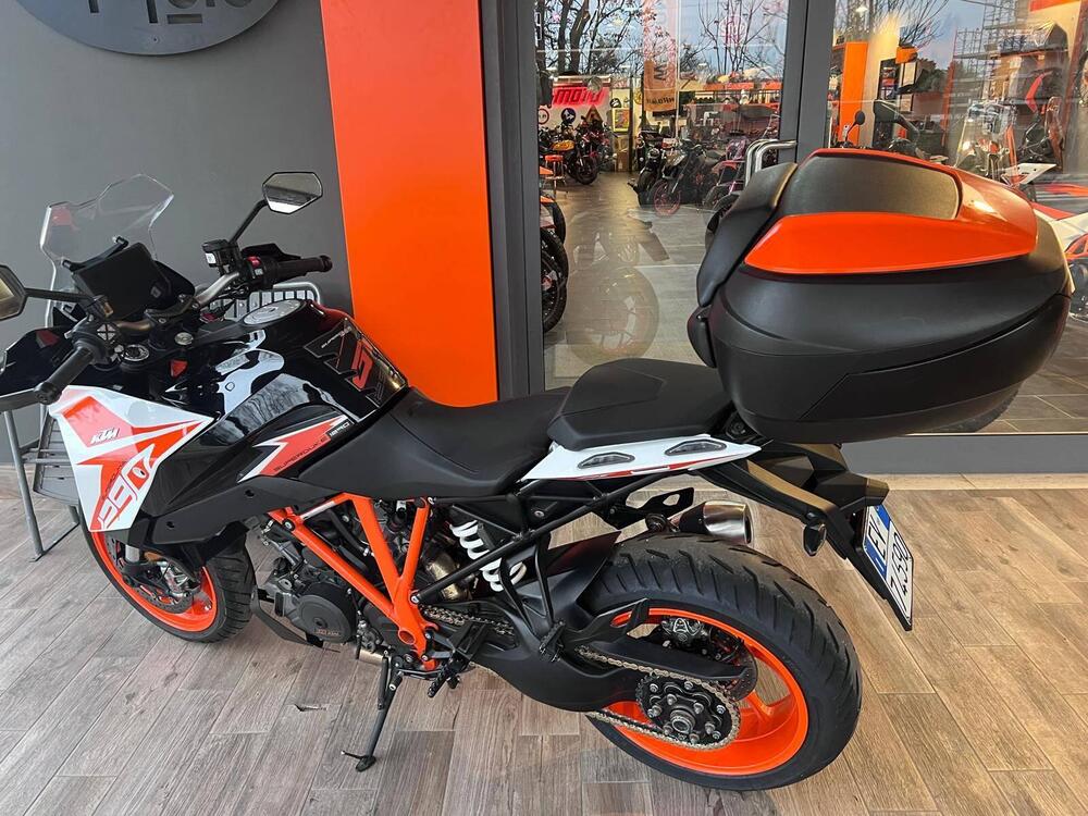 KTM 1290 Super Duke GT (2021) (11)