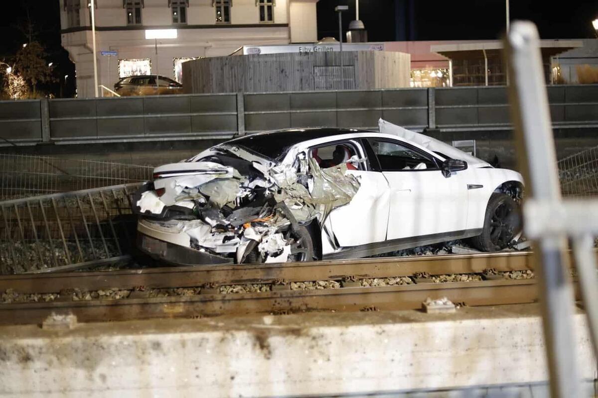 Miracolo in Danimarca: conducente salvato dalla XPeng in un incidente con un treno