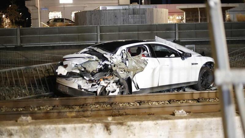 Miracolo in Danimarca: conducente salvato dalla XPeng in un incidente con un treno
