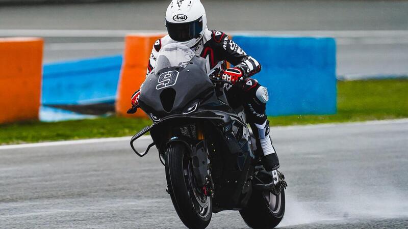 SBK 2026. BMW: Petrucci inizia col piede giusto, Oliveira con la giusta mentalit&agrave;