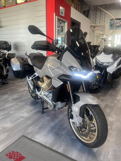Moto Guzzi V100 Mandello Aviazione Navale (2023 - 24) usata