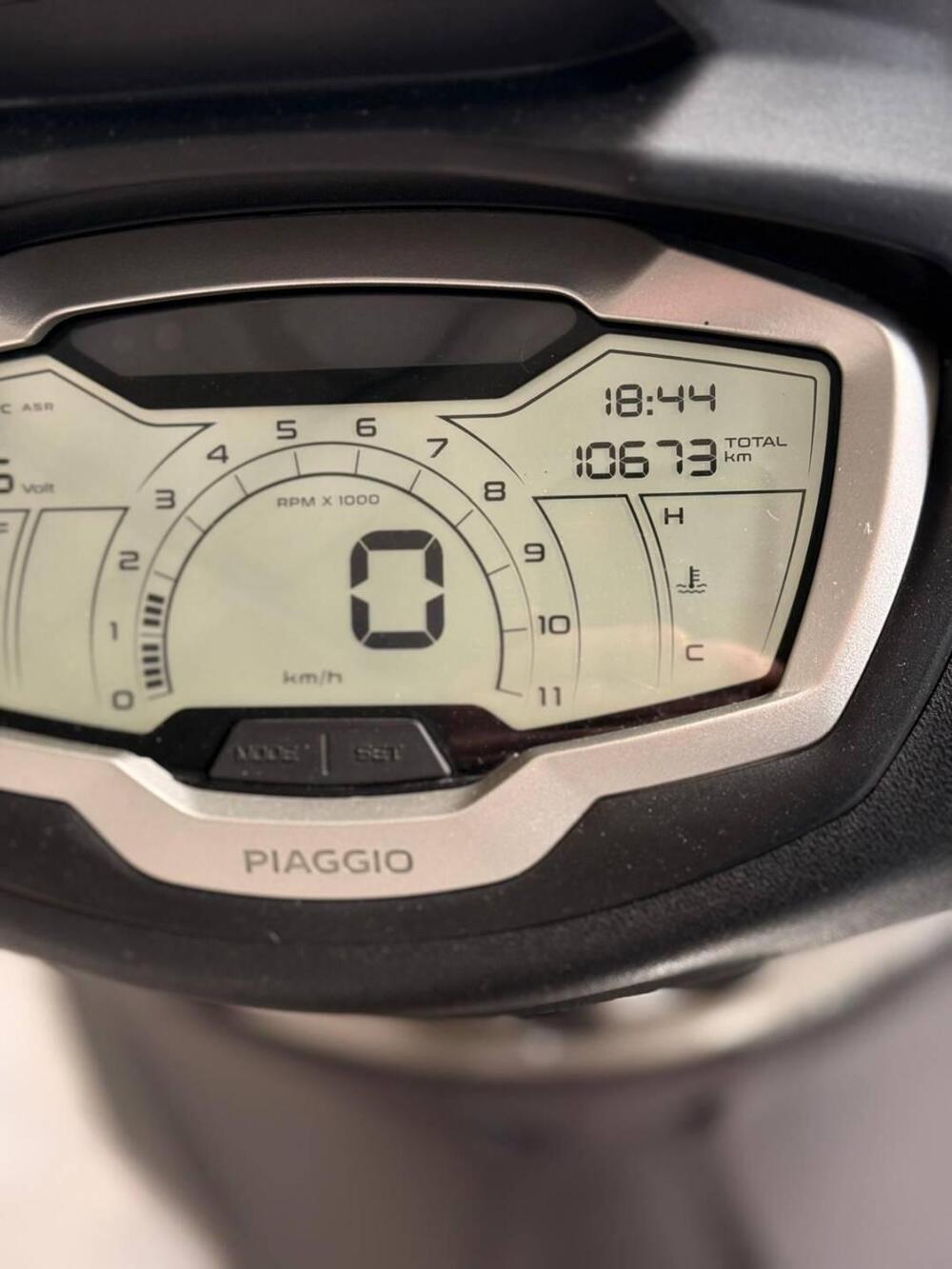 Piaggio Beverly 400 ABS-ASR (2021 - 24) (5)