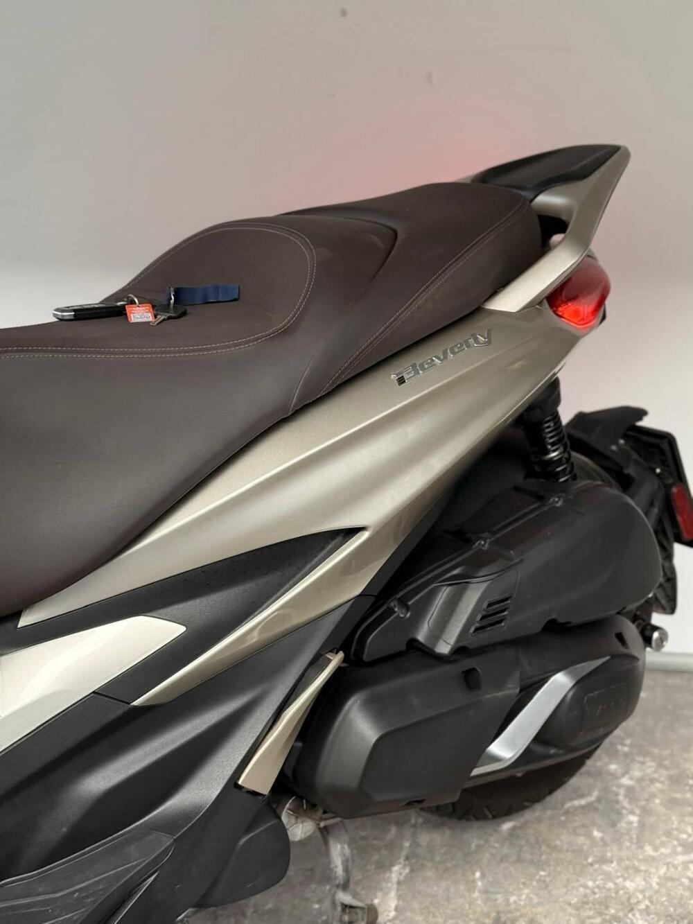 Piaggio Beverly 400 ABS-ASR (2021 - 24) (9)