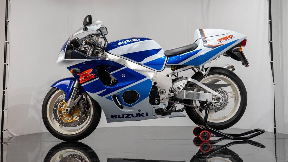 Suzuki GSX-R 750 SRAD (2)