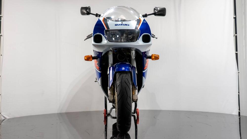 Suzuki GSX-R 750 SRAD (4)