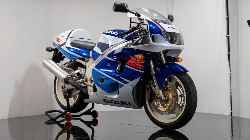 Suzuki GSX-R 750 SRAD (5)
