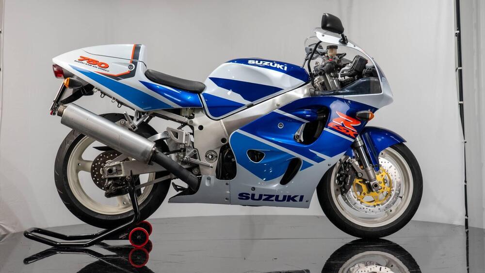 Suzuki GSX-R 750 SRAD (6)