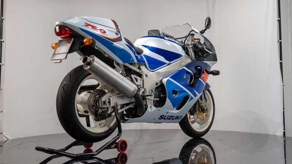 Suzuki GSX-R 750 SRAD (7)