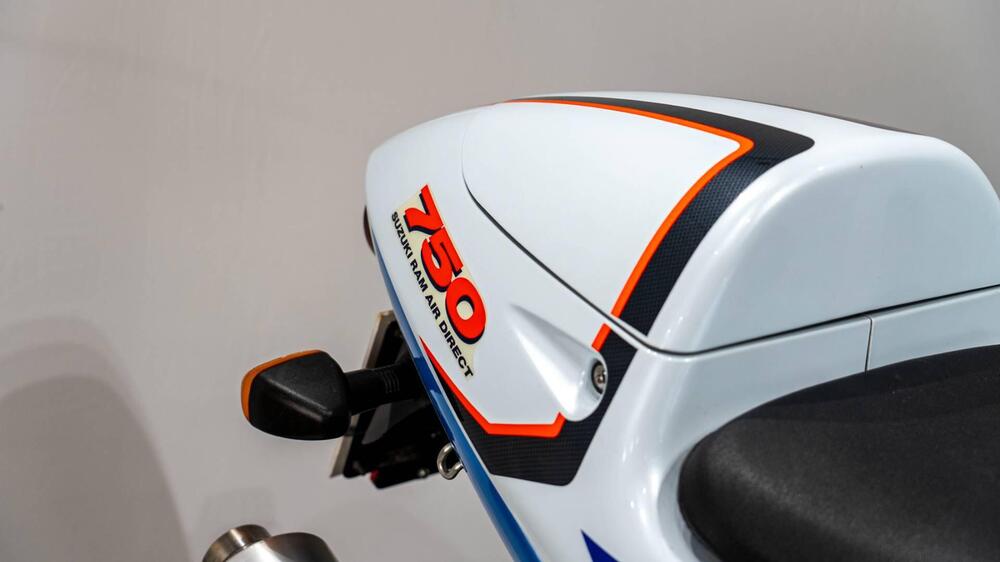 Suzuki GSX-R 750 SRAD (10)