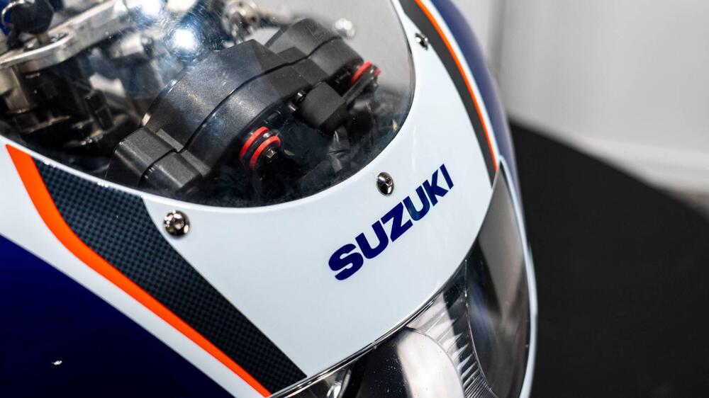 Suzuki GSX-R 750 SRAD (11)