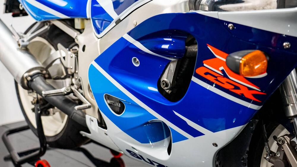 Suzuki GSX-R 750 SRAD (12)