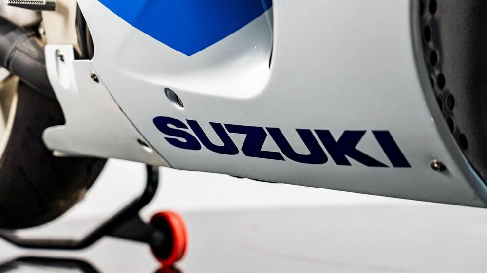 Suzuki GSX-R 750 SRAD (13)