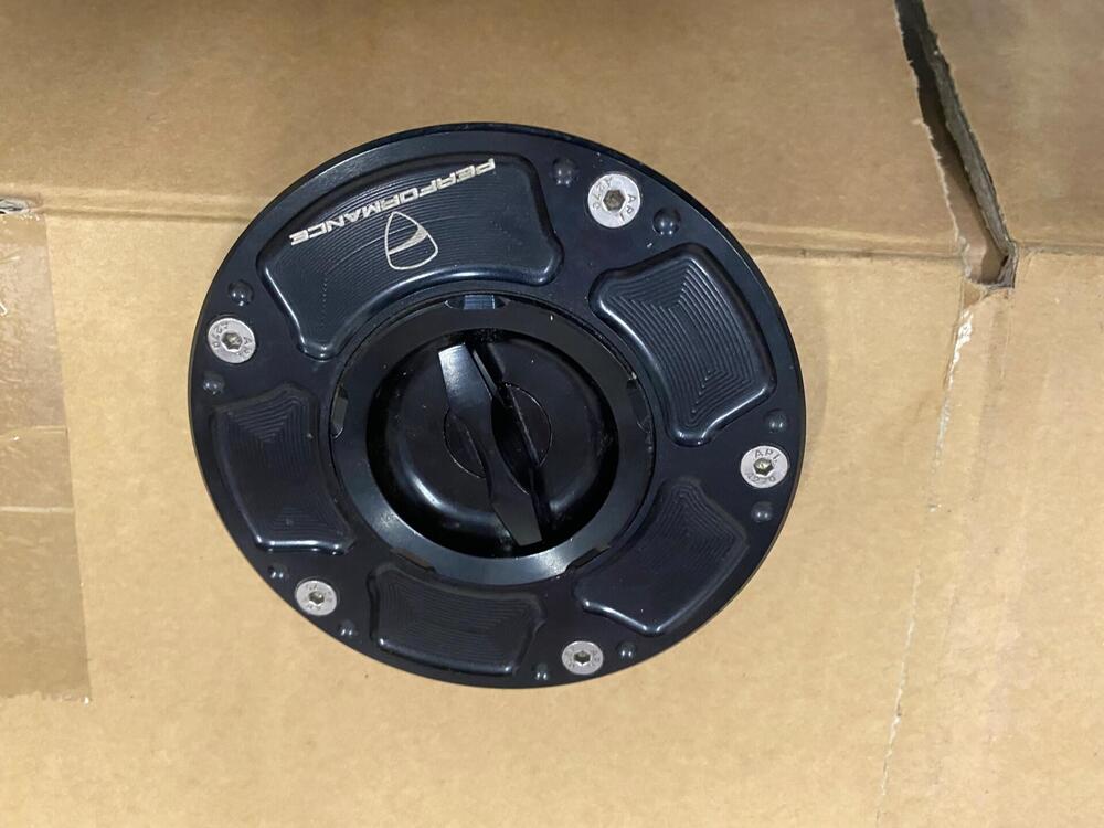Ducati performance tappo leve (2)