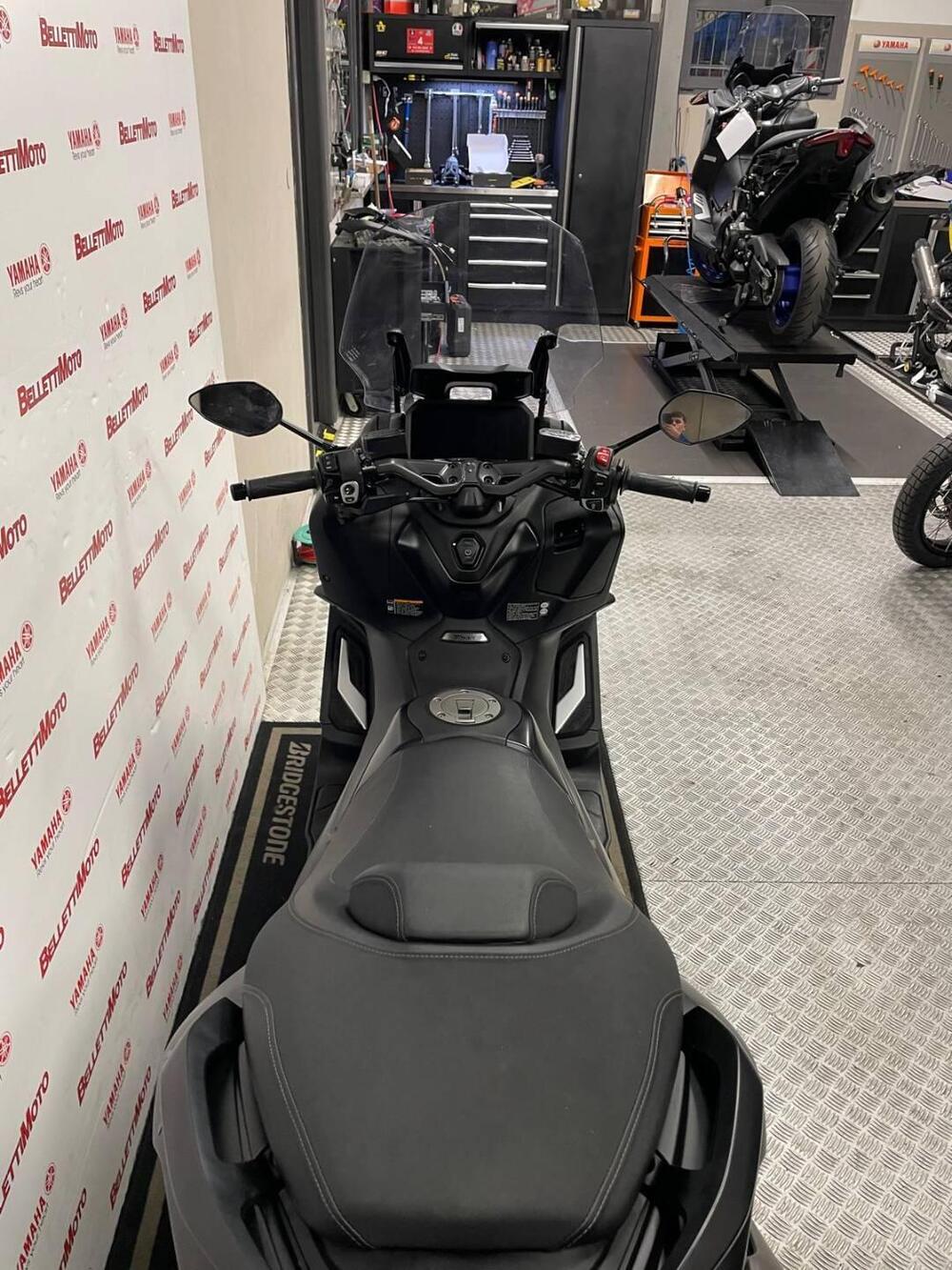 Yamaha T-Max 560 (2022 - 24) (3)
