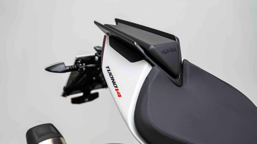 Aprilia Tuono V4 (2021 - 24) (10)
