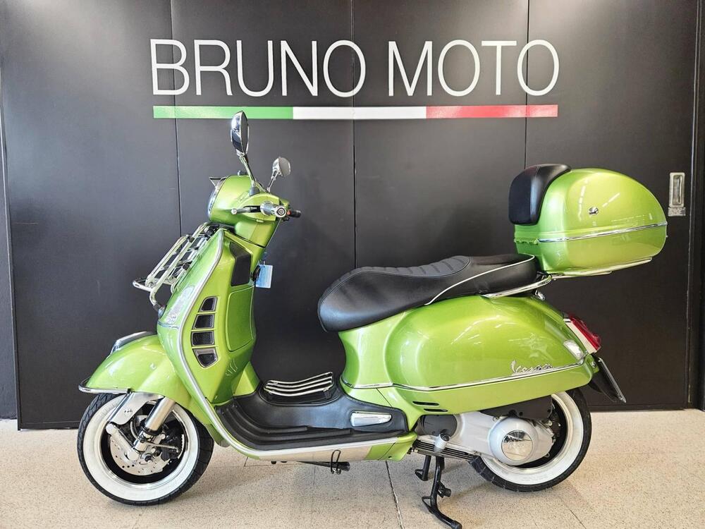 Vespa GTS 300 (2017 - 18) (2)