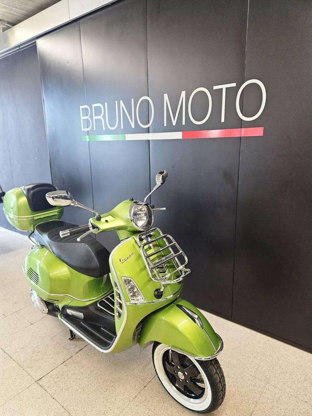 Vespa GTS 300 (2017 - 18) (4)