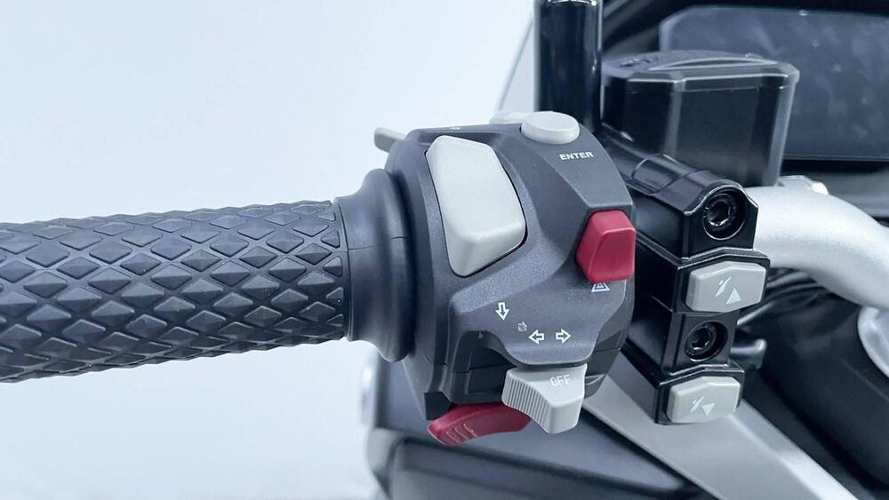 Voge Sfida SR1 ADV (2023 - 26) (8)