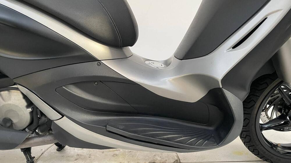 Piaggio Beverly 350 SportTouring ie ABS (2011 - 17) (4)