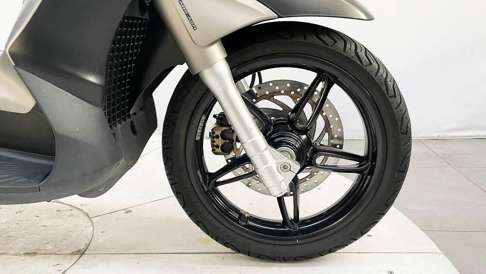 Piaggio Beverly 350 SportTouring ie ABS (2011 - 17) (5)