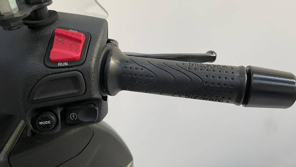 Piaggio Beverly 350 SportTouring ie ABS (2011 - 17) (16)