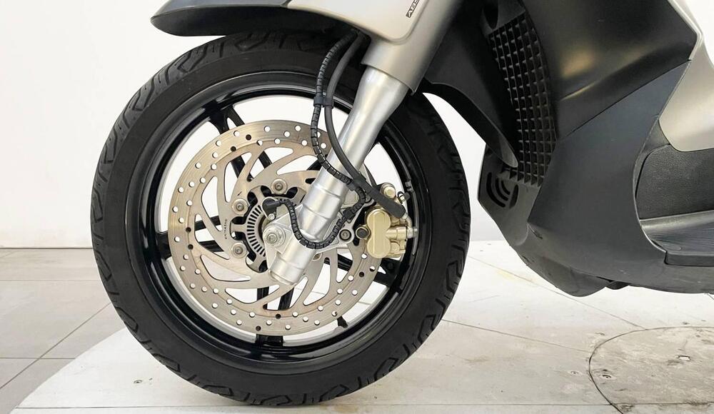 Piaggio Beverly 350 SportTouring ie ABS (2011 - 17) (6)