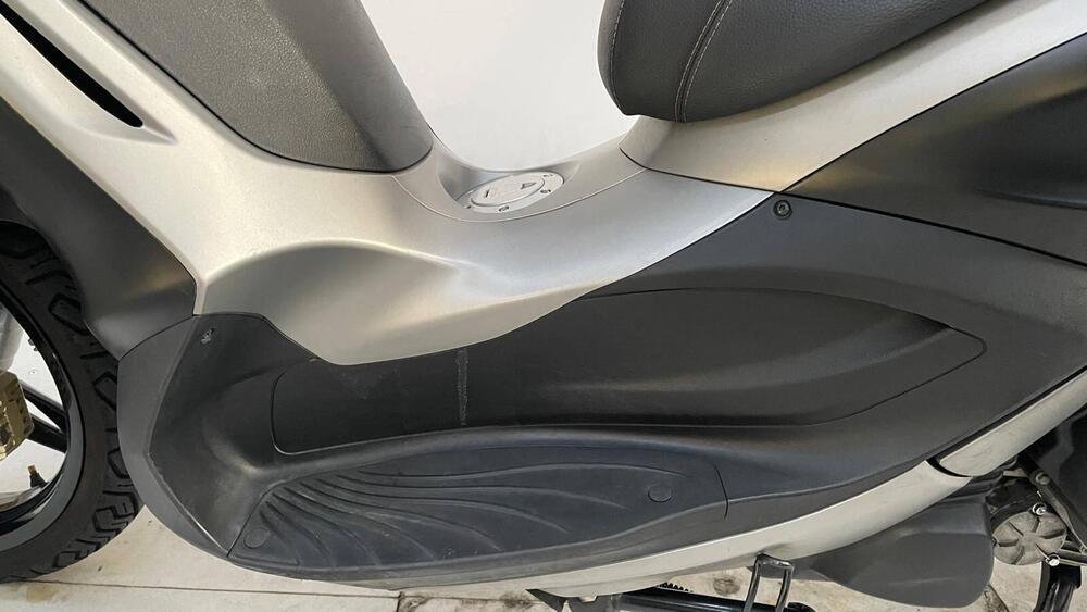Piaggio Beverly 350 SportTouring ie ABS (2011 - 17) (7)