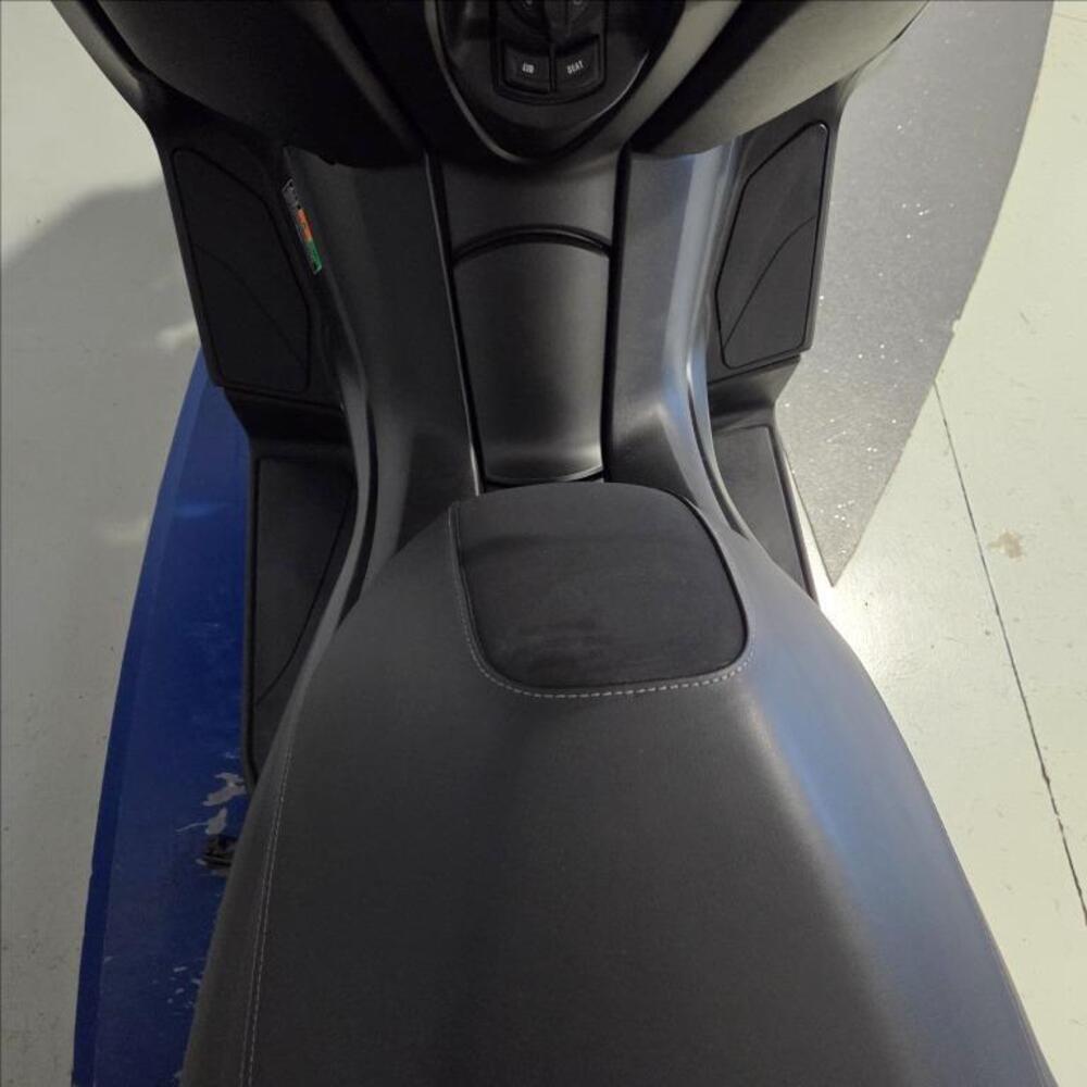 Yamaha X-Max 300 (2021 - 24) (3)