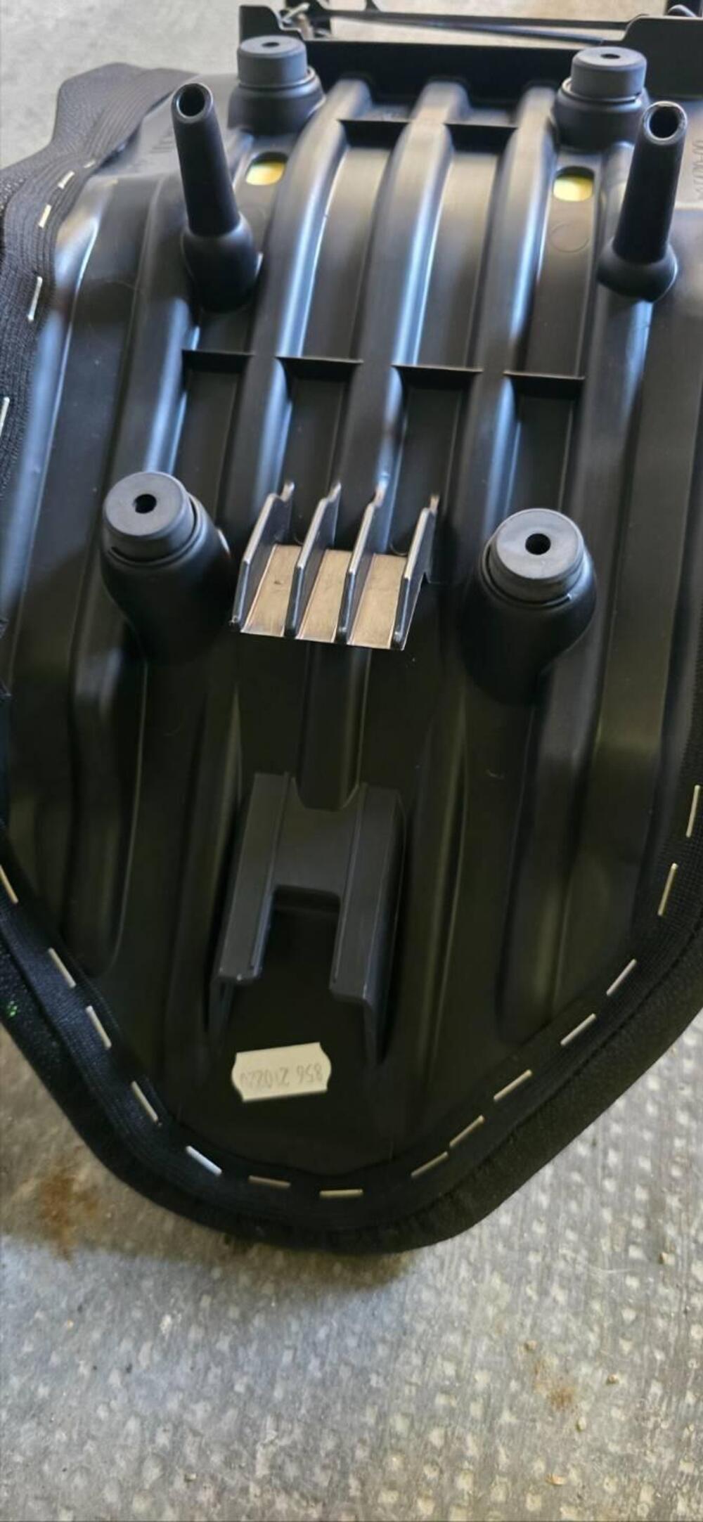 YAMAHA 700 TENERE SELLA ANTERIORE E POSTERIORE NUO (4)