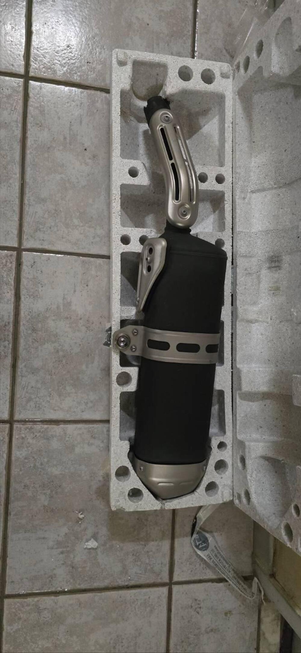 Terminale marmitta tenere 700 Yamaha (2)