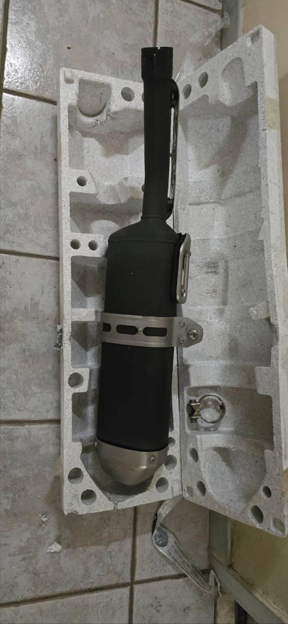 Terminale marmitta tenere 700 Yamaha (3)