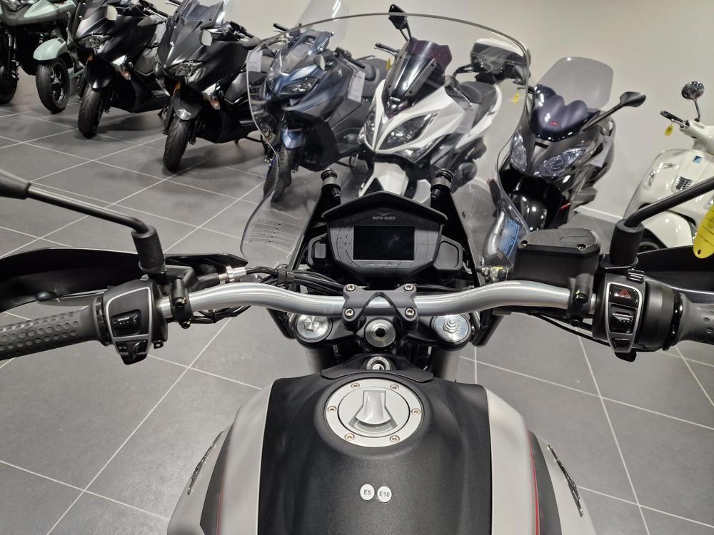 Moto Guzzi V85 TT (2021 - 23) (2)