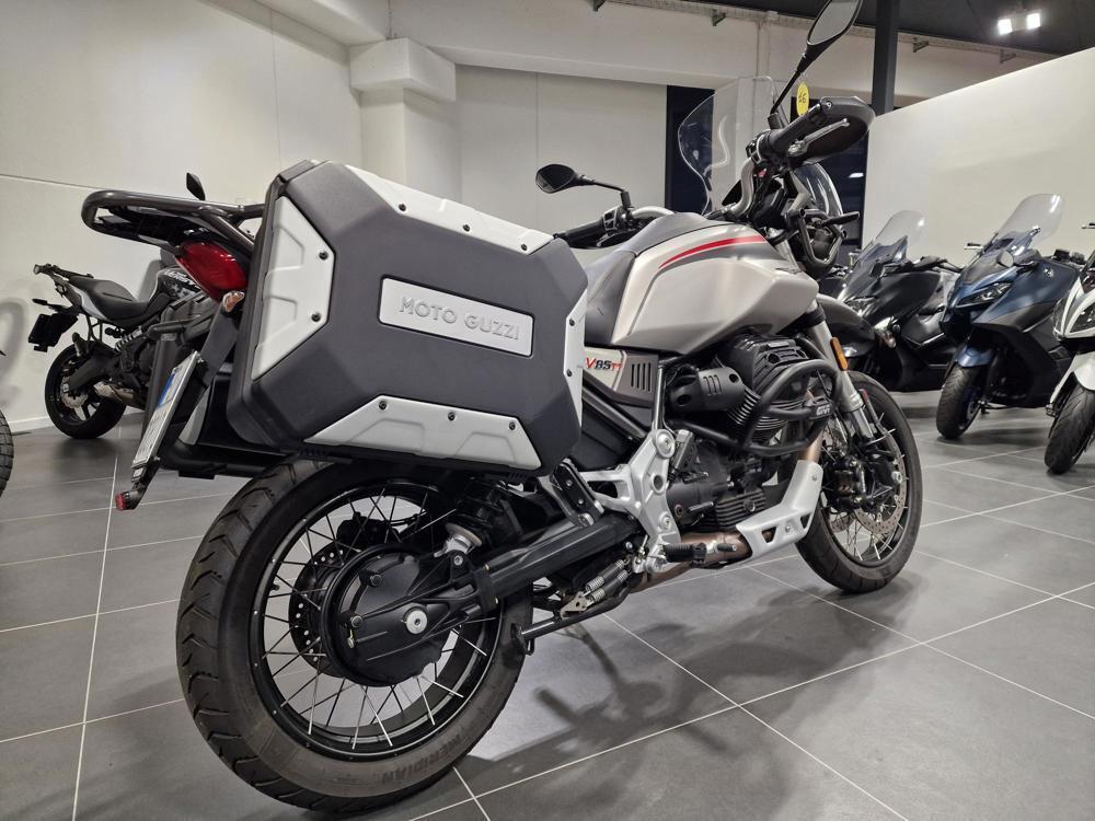 Moto Guzzi V85 TT (2021 - 23) (5)