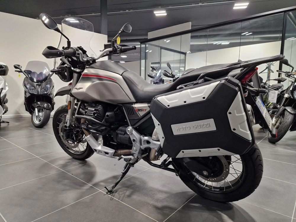 Moto Guzzi V85 TT (2021 - 23) (6)