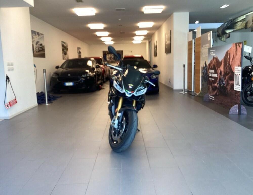 Aprilia Tuono V4 Factory (2021 - 24) (2)