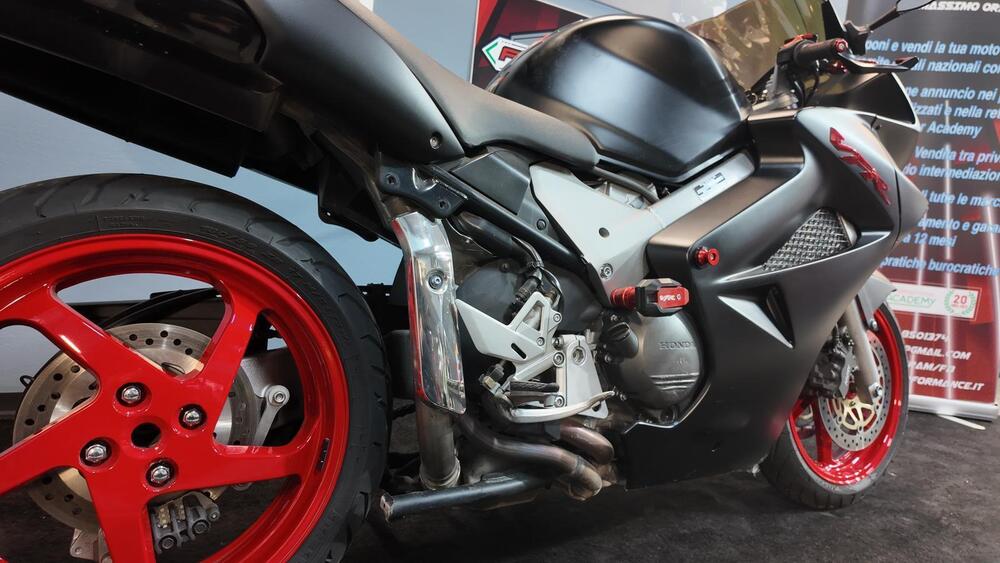 Honda VFR 800 (2002 - 05) (2)